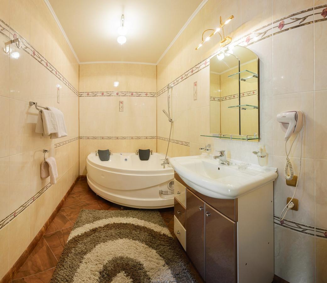 Hotel Ghostinitsa "Lina" à Petropavlovsk Extérieur photo